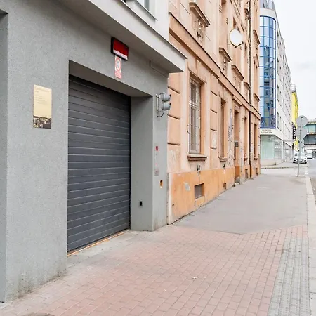 Brand New #21 With Free Secure Parking In The Center Praga