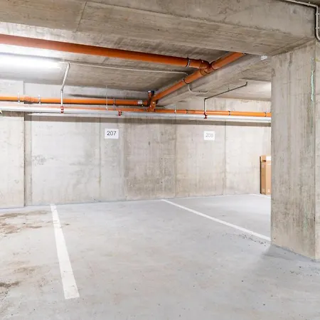 Apartment Brand New #21 With Free Secure Parking In The Center *