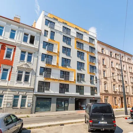 Brand New #21 With Free Secure Parking In The Center *