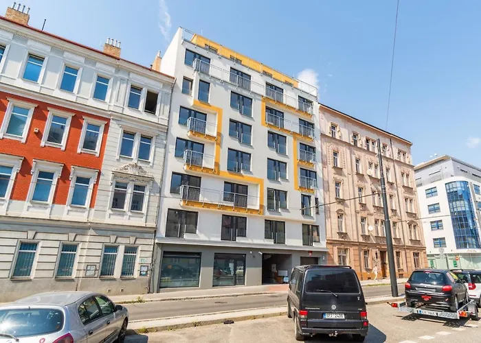 Brand New #21 With Free Secure Parking In The Center *