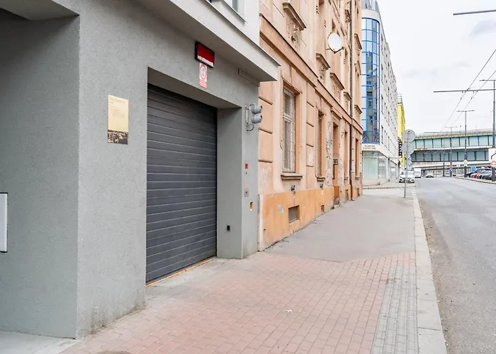 Brand New #21 With Free Secure Parking In The Center Prag